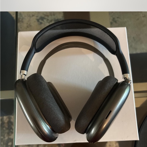 Apple Over-Ear Headphones - Black and Gray - Picture 1 of 2